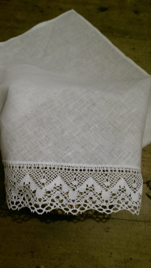 Linen headscarf with large lace band