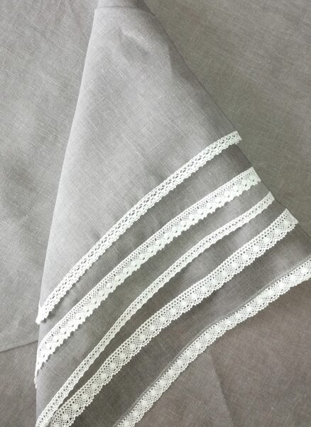 Child's linen headscarf with lace trim